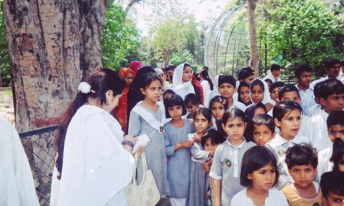 Gulistan-E-Shima Memorial School
Visit to the Zoo
CLICK FOR FULL SIZE PICTURE
(1385w x 831h)